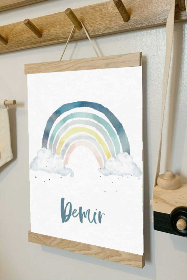 Özel İsim Gökkuşağı İpli Askılı Kanvas Poster Özel İsim Gökkuşağı İpli Askılı Kanvas Poster