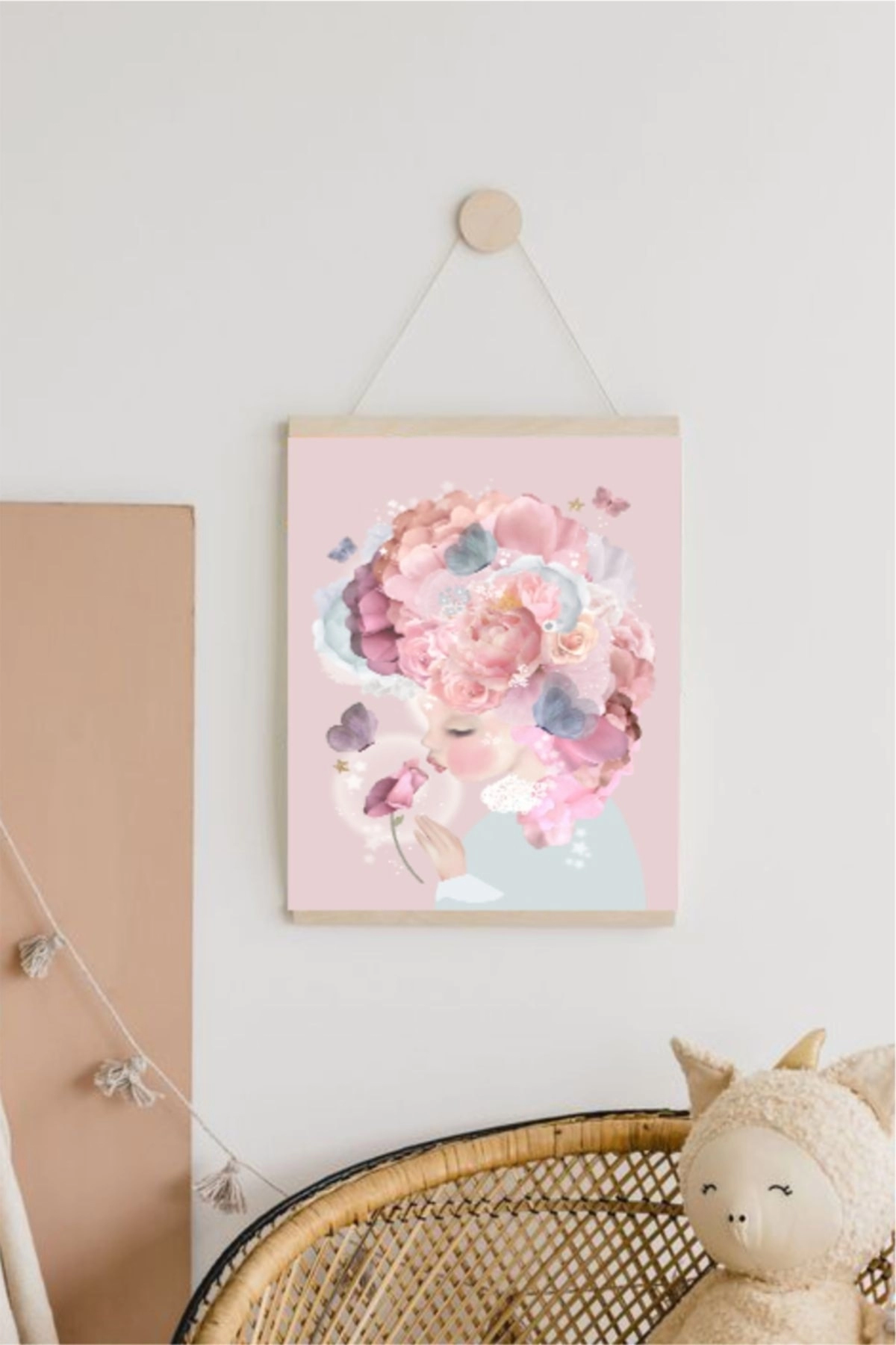 Çiçekli Bebek Askılı Kanvas Poster Tablo Duvar Dekoru