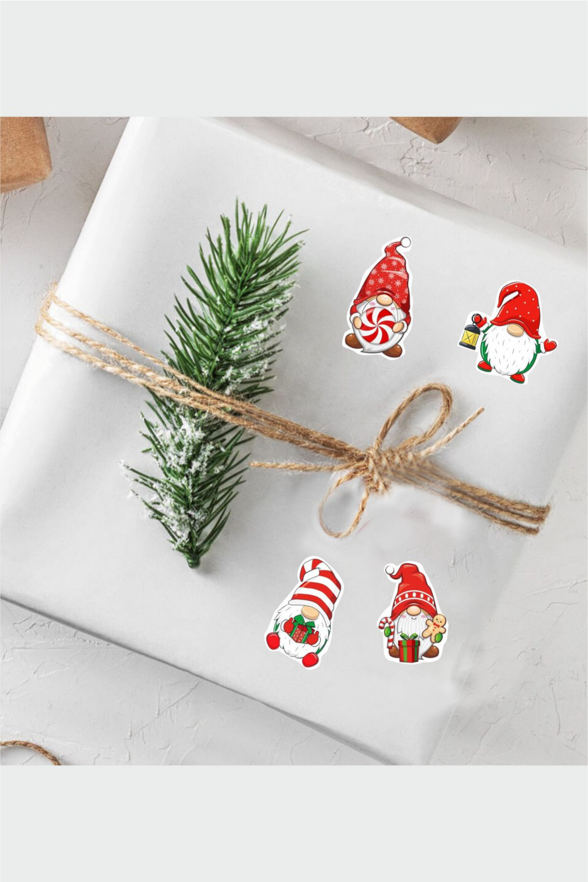 Cüceler Yeni Yıl Temalı 2'li Çıkartma Sticker Seti -Hediye Paketi Etiketi, İyi Seneler Etiketi