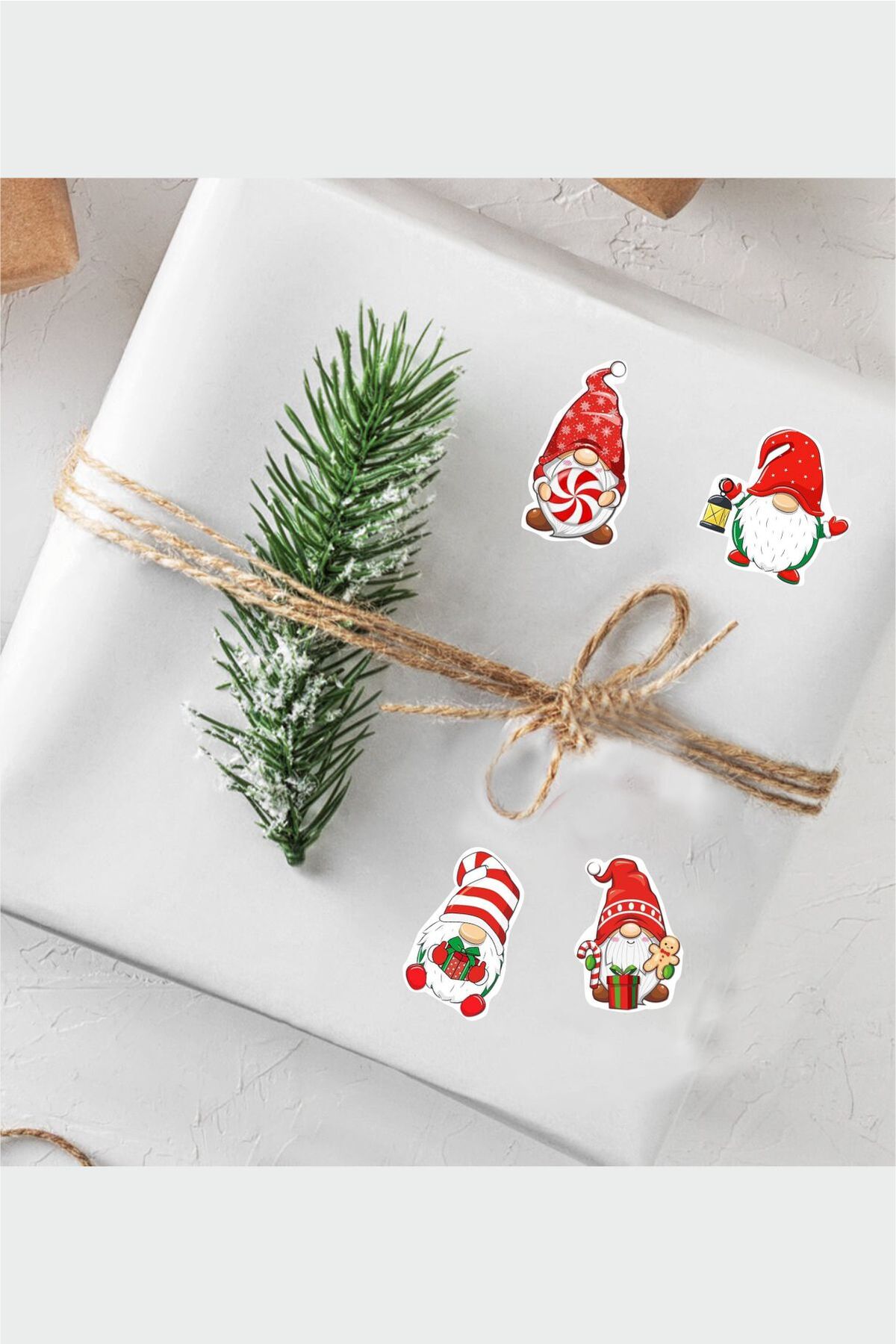 Cüceler Yeni Yıl Temalı 2'li Çıkartma Sticker Seti -Hediye Paketi Etiketi, İyi Seneler Etiketi,