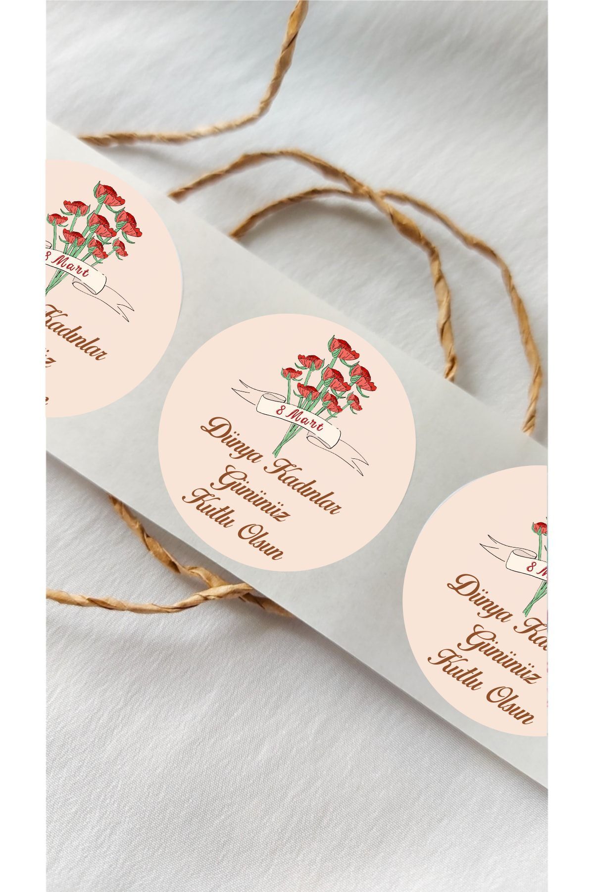 Kadınlar Günü Sticker 3x3 cm 70 adet - Etiket