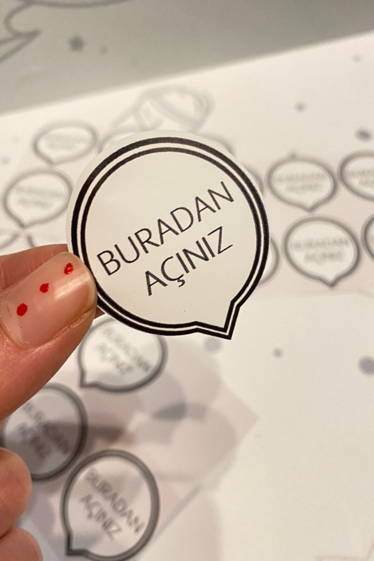 Buradan Açınız Özel Kesimli Sticker 115 Adet 4 Cm Çapında