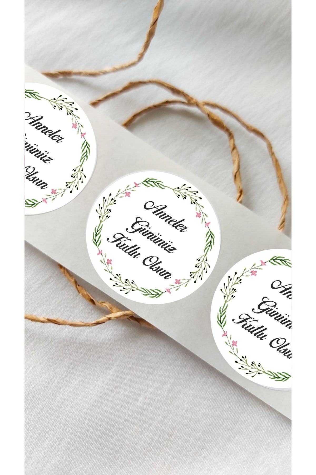 Anneler Günü Çiçekli Yuvarlak Sticker - 24 Adet Süsleme, Hediye, Paketleme Sticker AG2