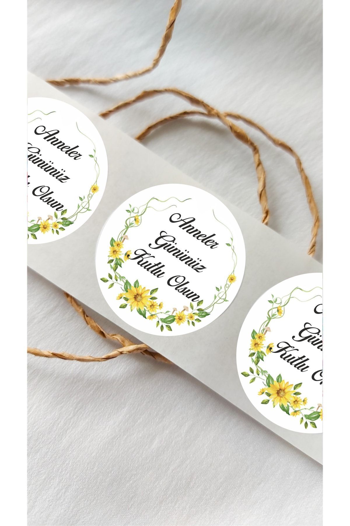 Anneler Günü Sarı Papatya Yuvarlak Sticker - 24 Adet Süsleme, Hediye, Paketleme Sticker AG1