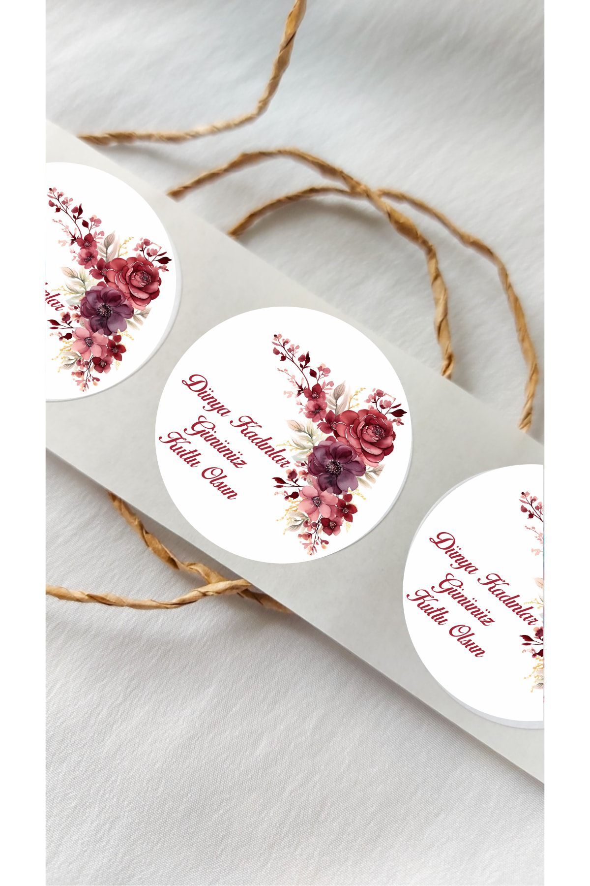 Kadınlar Günü Bordo Çiçek Yuvarlak Sticker - 24 Adet Süsleme, Hediye, Paketleme Sticker KG8