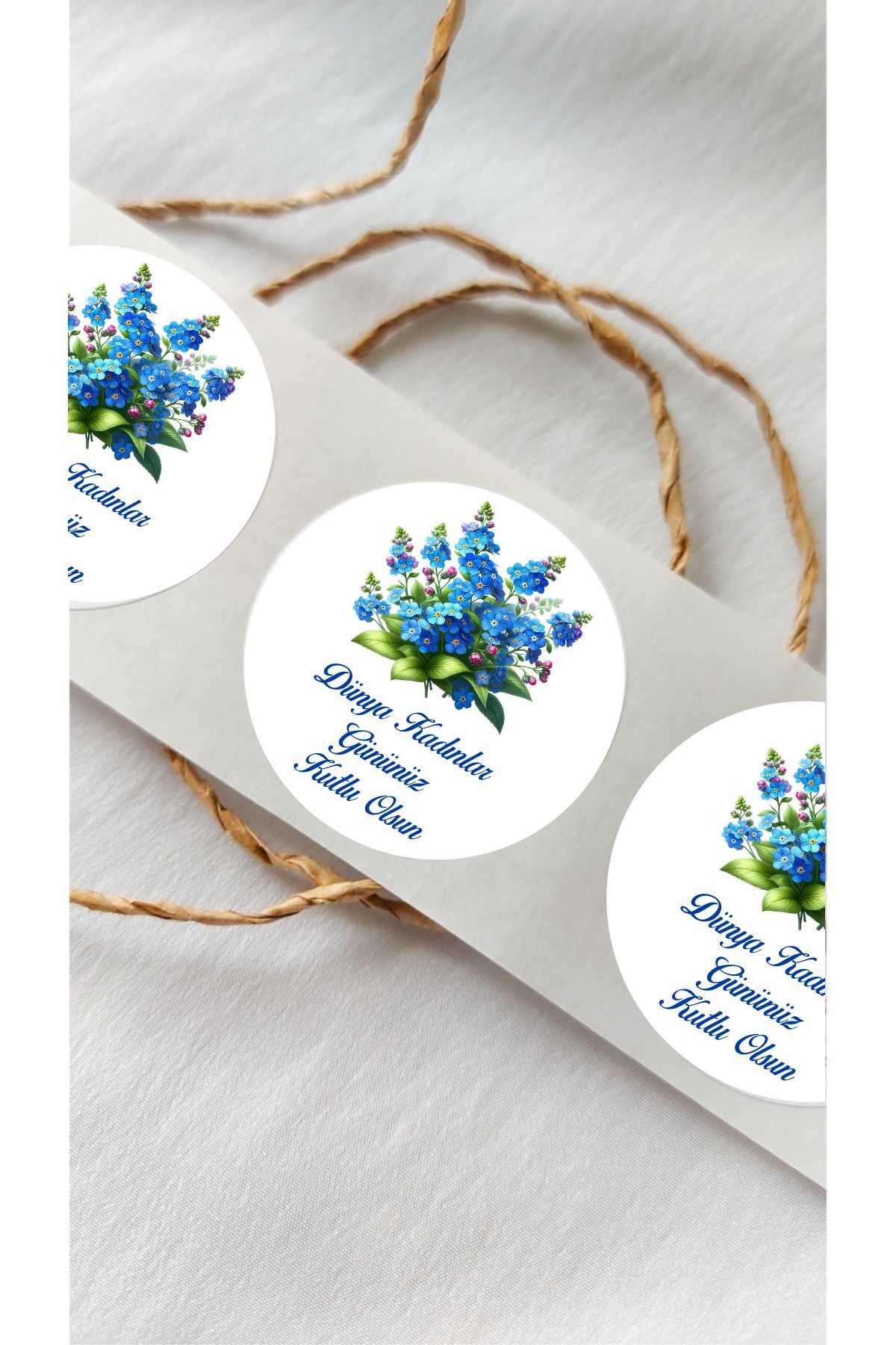 Kadınlar Günü Mavi Çiçek Yuvarlak Sticker - 24 Adet Süsleme, Hediye, Paketleme Sticker KG5