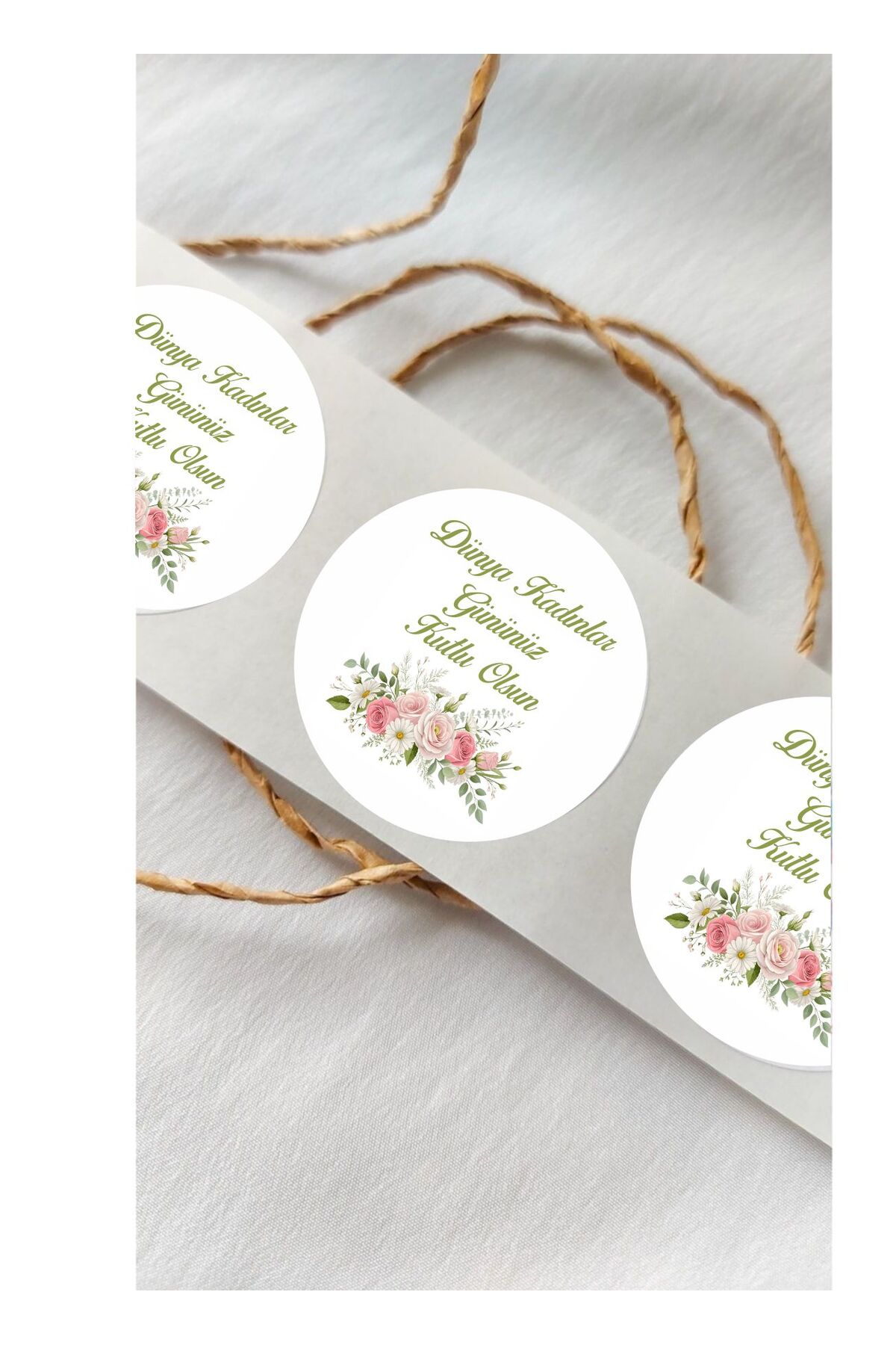 Kadınlar Günü Çiçek Yuvarlak Sticker - 24 Adet Süsleme, Hediye, Paketleme Sticker KG4
