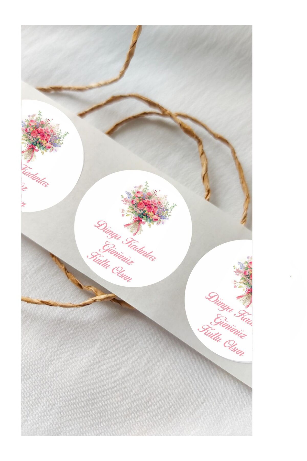 Kadınlar Günü Çiçek Buketi Yuvarlak Sticker - 24 Adet Süsleme, Hediye, Paketleme Sticker KG3